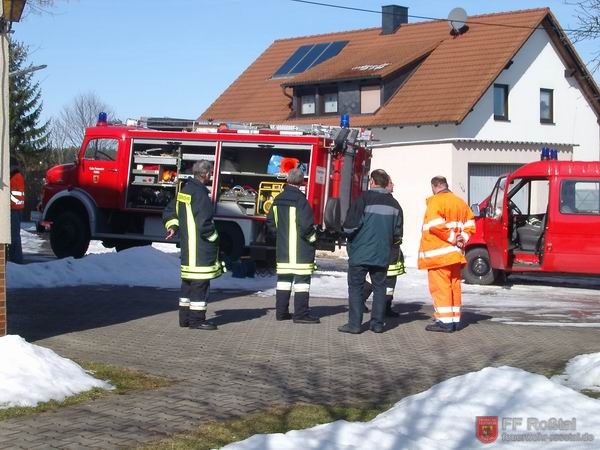 Bild 4 von 5 Lagebesprechung der Beteiligten Einsatzkräfte.