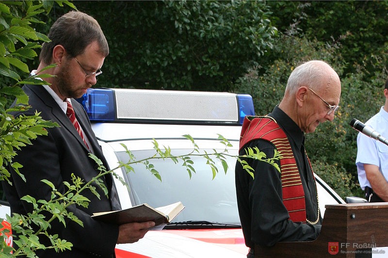 Bild 4 von 10 Die Pfarrer Künne (ev.) und Zottmann (kath.)