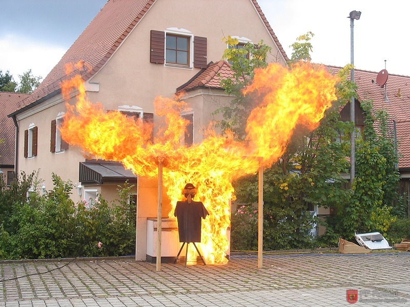 Bild 13 von 22 Fettexplosion - Die Küche wurde uns freundlicherweise gesponsert von der FF Zirndorf