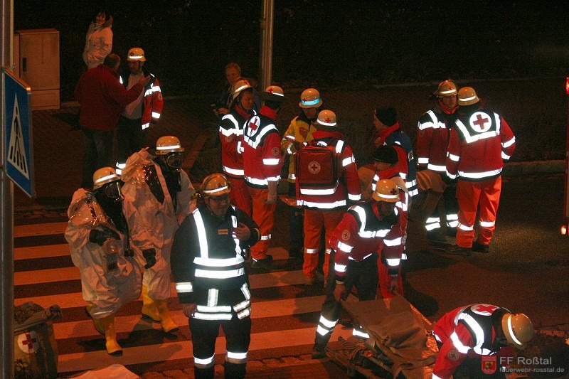 Bild 14 von 26 CSA-Träger der FF Roßtal auf dem Weg zum Parkhaus