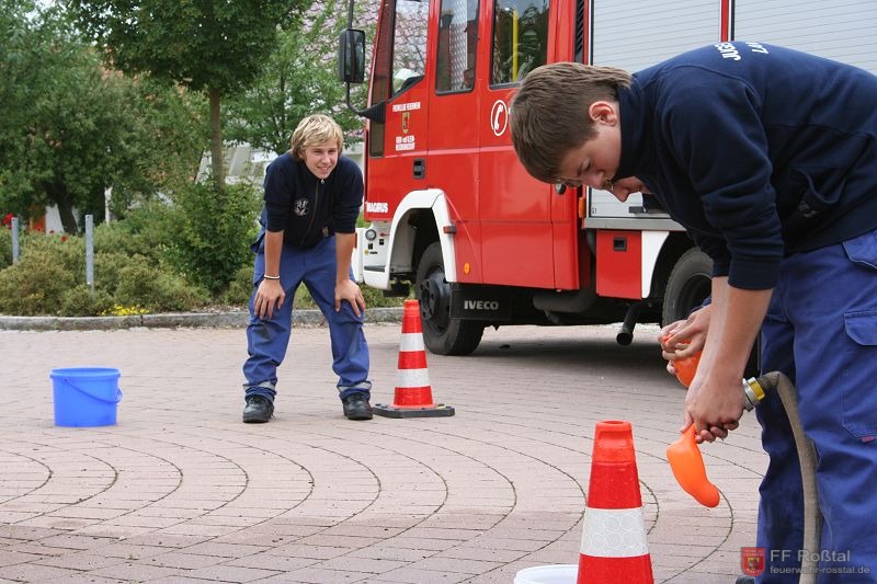 Bild 16 von 30 Wasserballons müssen befüllt...