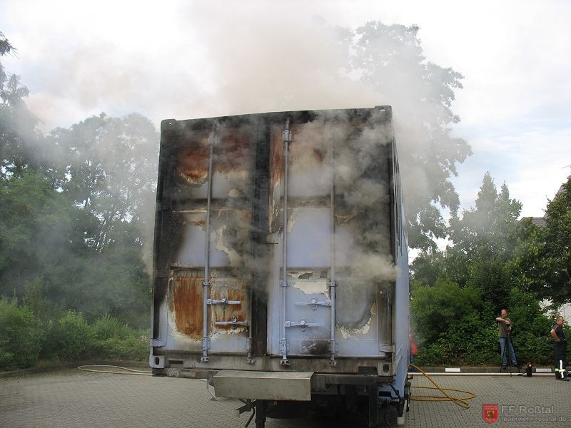 Bild 6 von 18 Der Container "im Betrieb" von hinten. Die Hitze hinterlässt ihre Spuren.