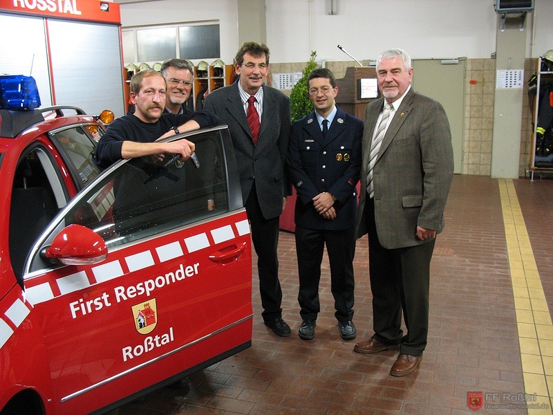 Bild 6 von 6 von links: Technischer Leiter Martin Ungerer, Referent für Brand und Katastrophenschutz Maximilian Gaul, 1. Bürgermeister Johann Völkl, 1. Vorsitzender des Fördervereins First Responder Roßtal Frank Bauer und 2. Bürgermeister Anton Engelhard