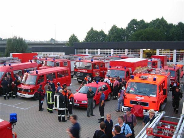 Bild 3 von 11 Abfahrt von der Wache 4 der Berufsfeuerwehr Nürnberg.(c) FF Cadolzburg