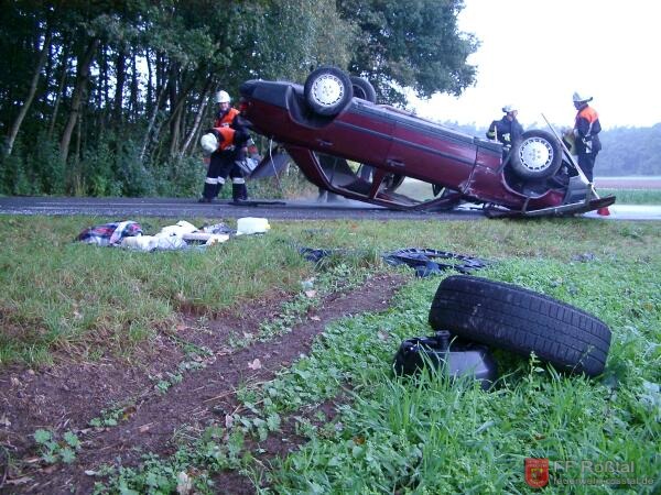 Bild 2 von 9 Das Ersatzrad wurde aus dem Kofferraum geschleudert.