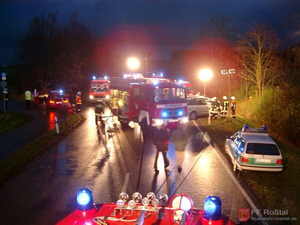 Bild 5 von 5 Fast 20 Rettungsfahrzeuge waren an der Einsatzstelle.