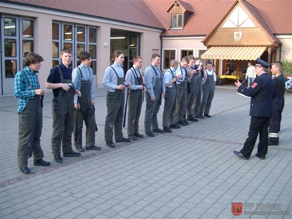Bild 11 von 14 Die letzte und auch außergewöhnlichste Prüfung: Krawattenbinden.