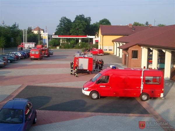 Bild 2 von 5 Hunderte von Einsätzen wurde vom Feuerwehrhaus  der FF Stein koordiniert. Hier gab es auch Verpflegung.