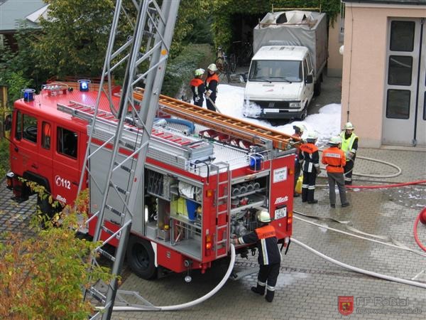 Bild 9 von 15 Die Jugendgruppe beim vorführen ihrer Übung